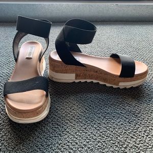 Size 8.5 Steve Madden Elba Wedge Sandal- Black